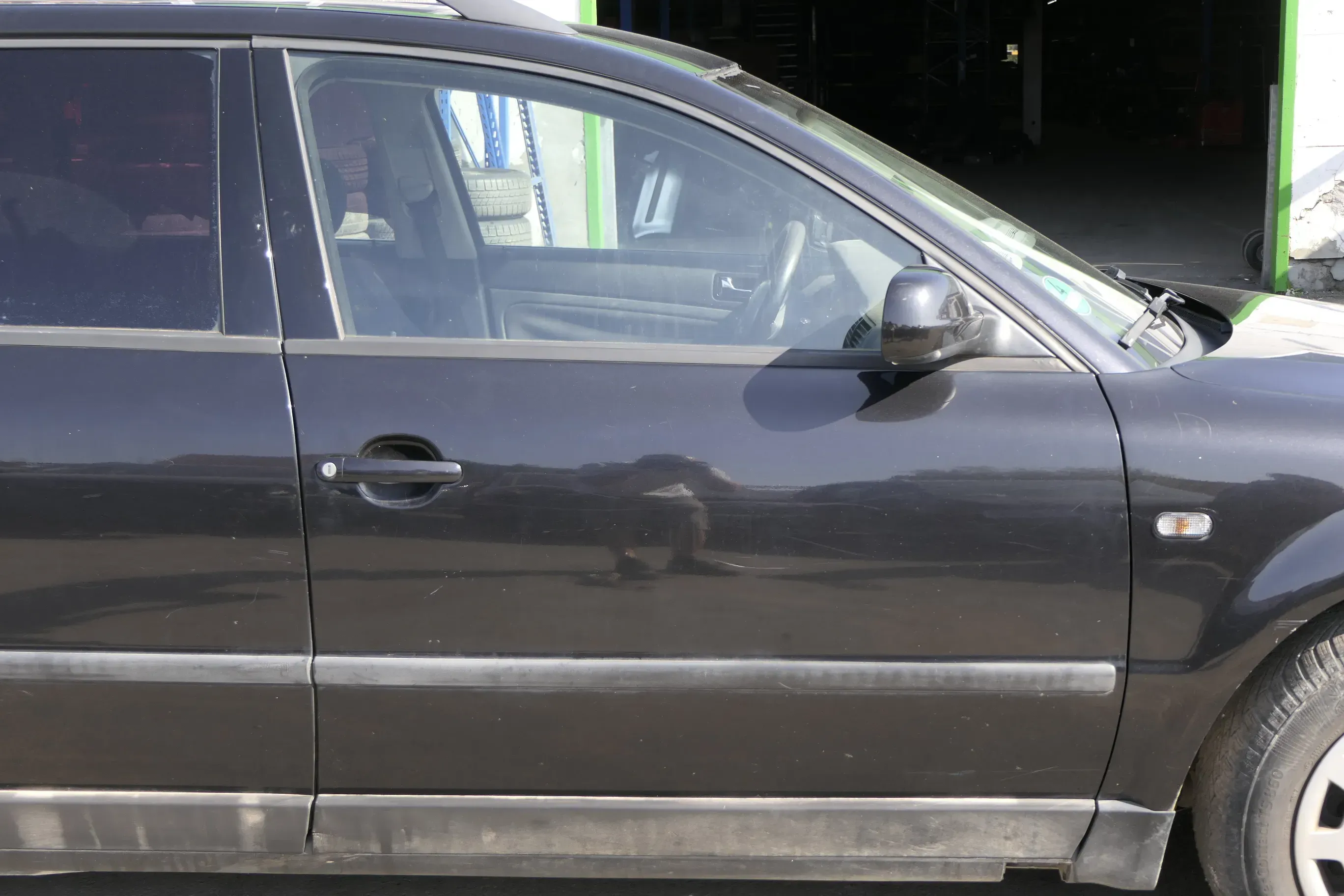 VW Passat 3B 3BG Kombi + Limo Tür vorne rechts Beifahrertür schwarz LC9Z blackma - Bild 1
