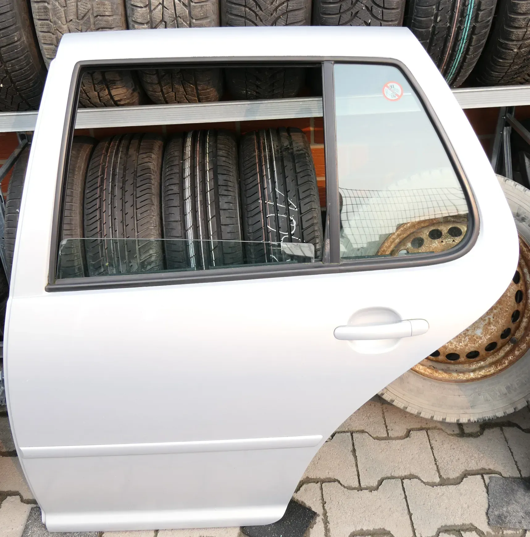 VW Golf 4 Limousine Tür hinten links silber LB7Z (KEINkombi) lackierte Leisten - Bild 1