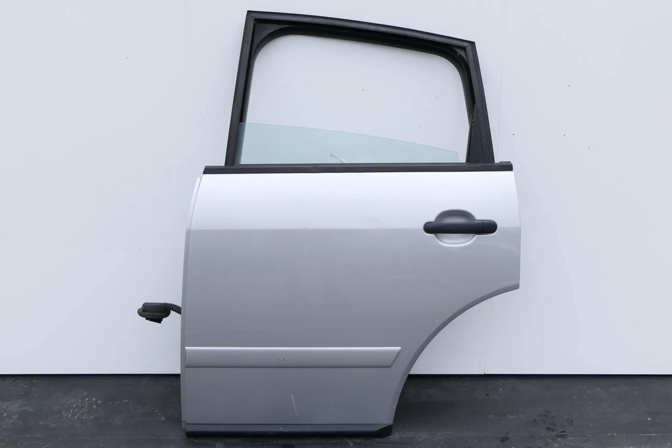Audi A2 8Z Tür hinten links silber LY7W - mit Rahmen, Scheibe - Bild 1