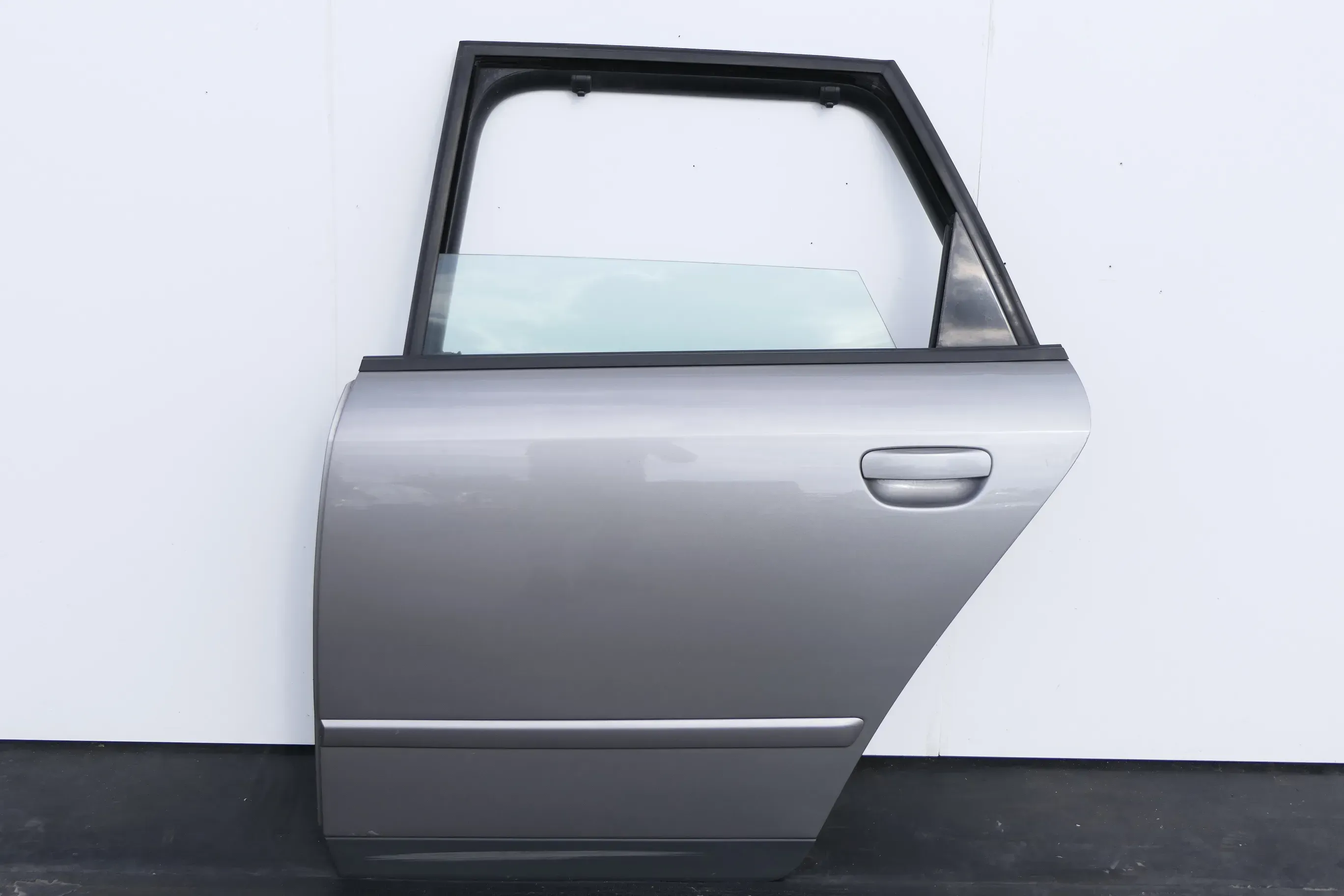 Audi A4 B6 8E Türblatt Tür hinten links grau LY7Q Kombi Avant - Bild 1