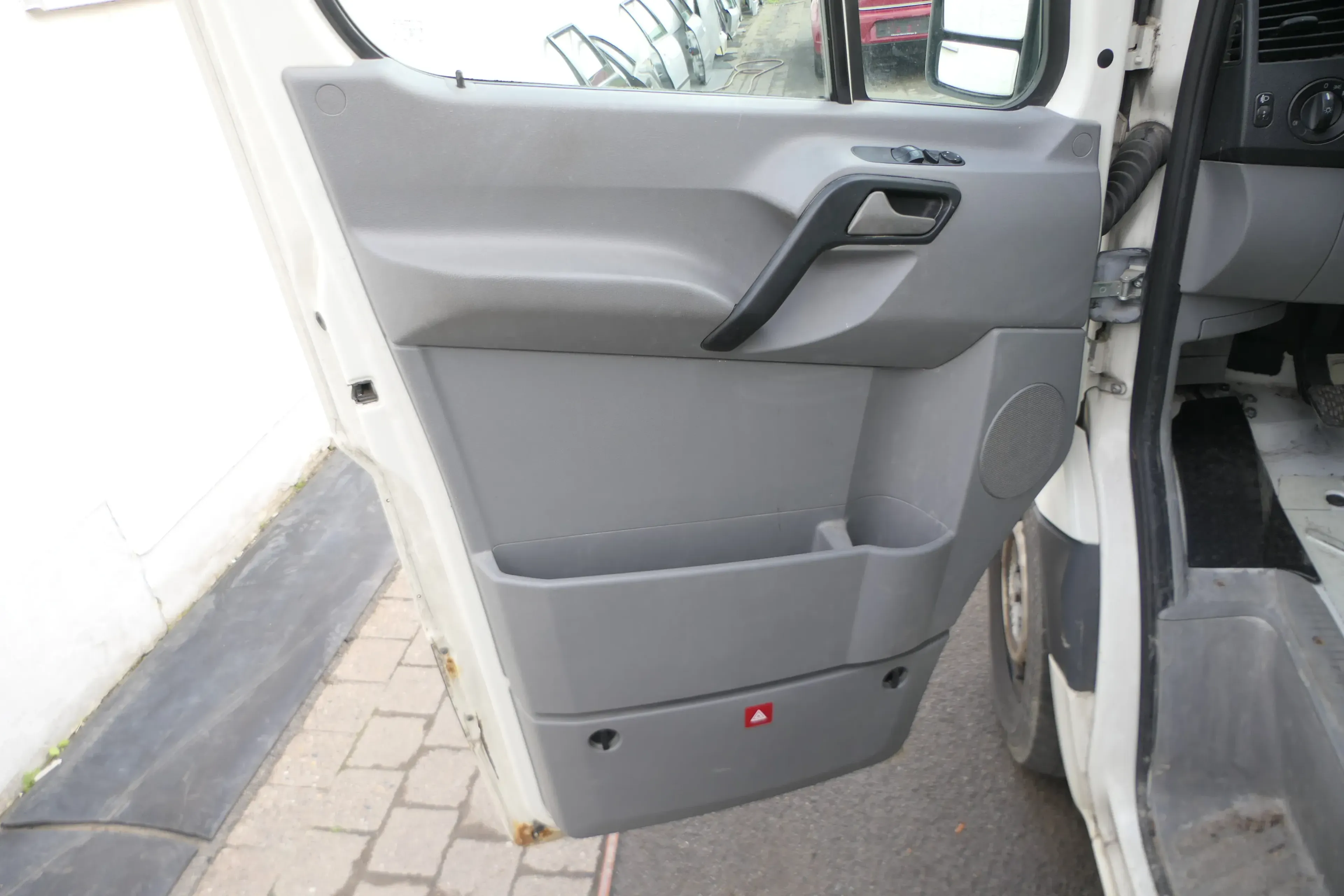 VW Crafter 2E Türverkleidung Verkleidung Tür vorne links grau Seitenverkleidung - Bild 1