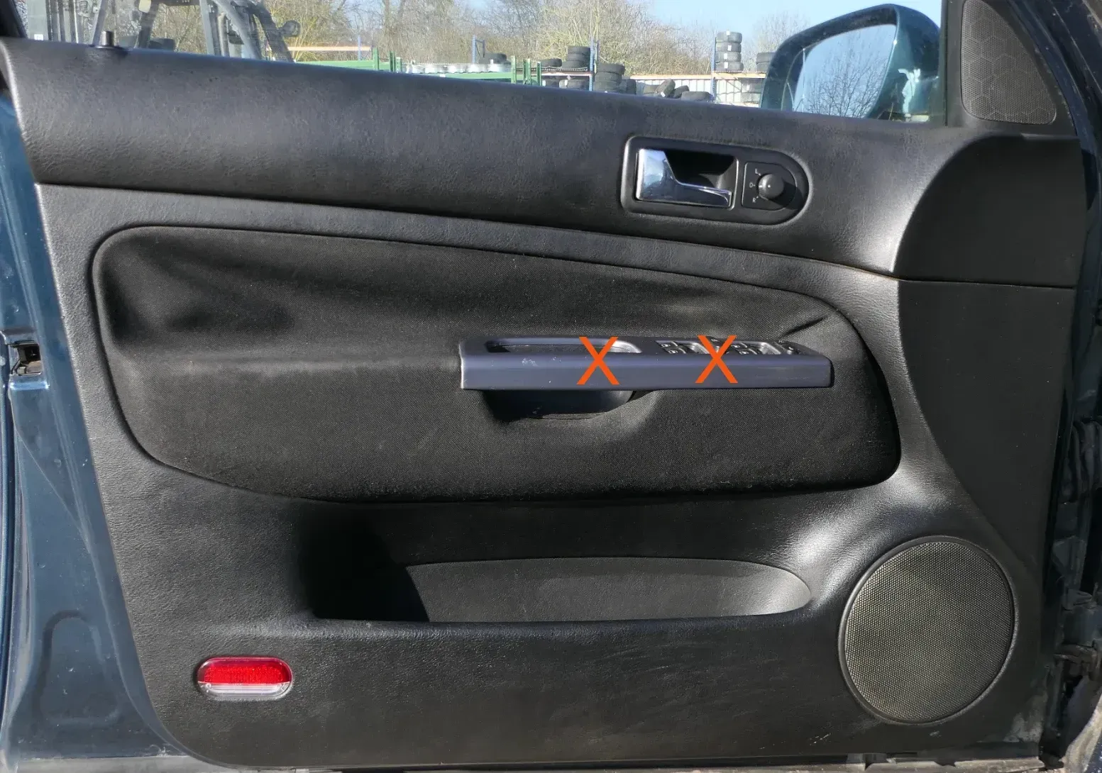 1x Golf 4 Bora Türverkleidung Verkleidung Tür vorne links 4/5-Türer schwarz - Bild 1