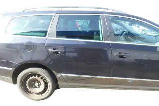 VW Passat 3C Kombi Variant Tür hinten rechts schwarz LC9X - ohneAnbauteile - Bild 1