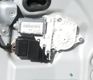Seat Altea 5P elektrischer Fensterheber Motor hinten links 1K0959703E L03 - Bild 1