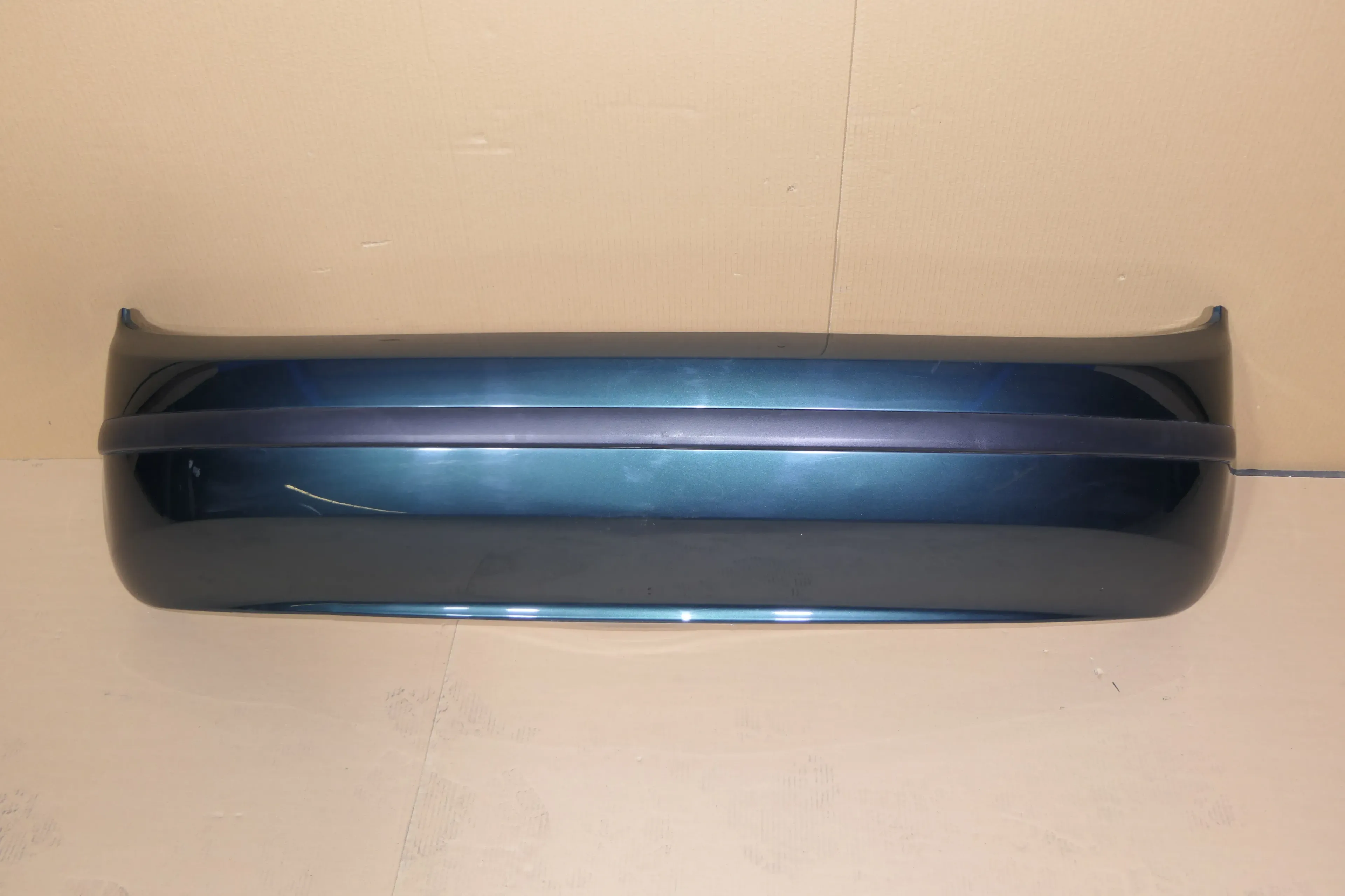 Skoda Fabia 6Y Limousine Stoßstange hinten Heckstoßstange Stoßfänger grün 9572 - Bild 1