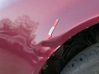 Audi A6 4B Kotflügel vorne links rot LZ3L (bis ca.Mitte 2001 passend   - DELLE - Bild 6