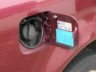 Audi A6 4B 4Z Tankdeckel Tankklappe Tank Deckel Klappe rot LZ3L - Bild 2