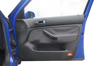 1x VW Golf 4 Bora Limousine / Kombi Türverkleidung Verkleidung Tür vorne rechts - Bild 1