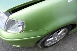 VW Polo 6N2 Kotflügel vorne links grün LA6M (bis auf den Schweller) - Bild 3