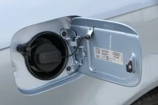 Audi A4 8E B6 Tankdeckel Tankklappe Tank Deckel Klappe blau LY5J - Bild 2