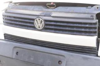 VW T4 kurze Version Grill Kühlergrill VW Zeichen Logo weiß 701853653 - Bild 4
