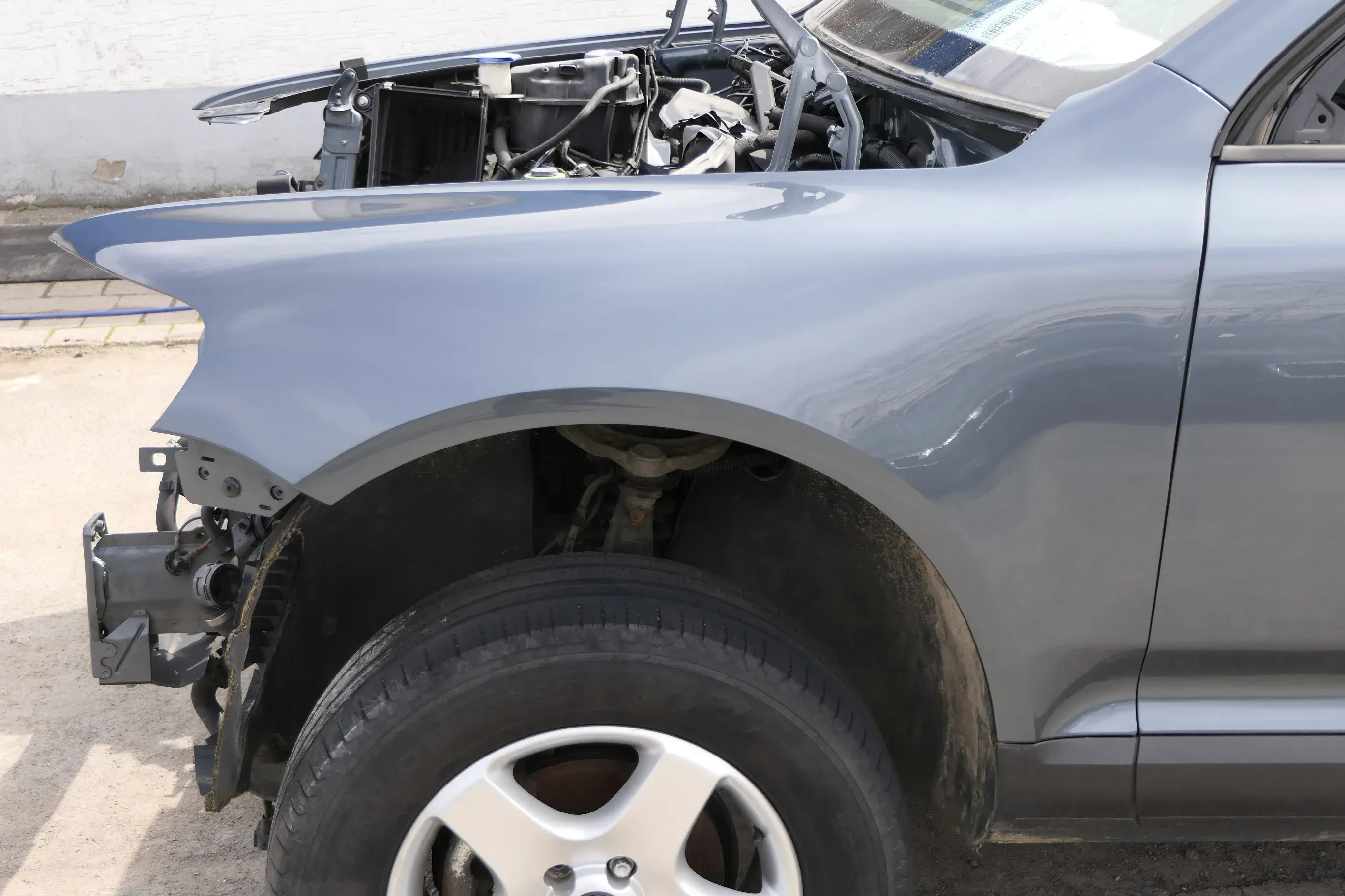 VW Touareg 7L Kotflügel vorne links grau LD7U original - Bild 1