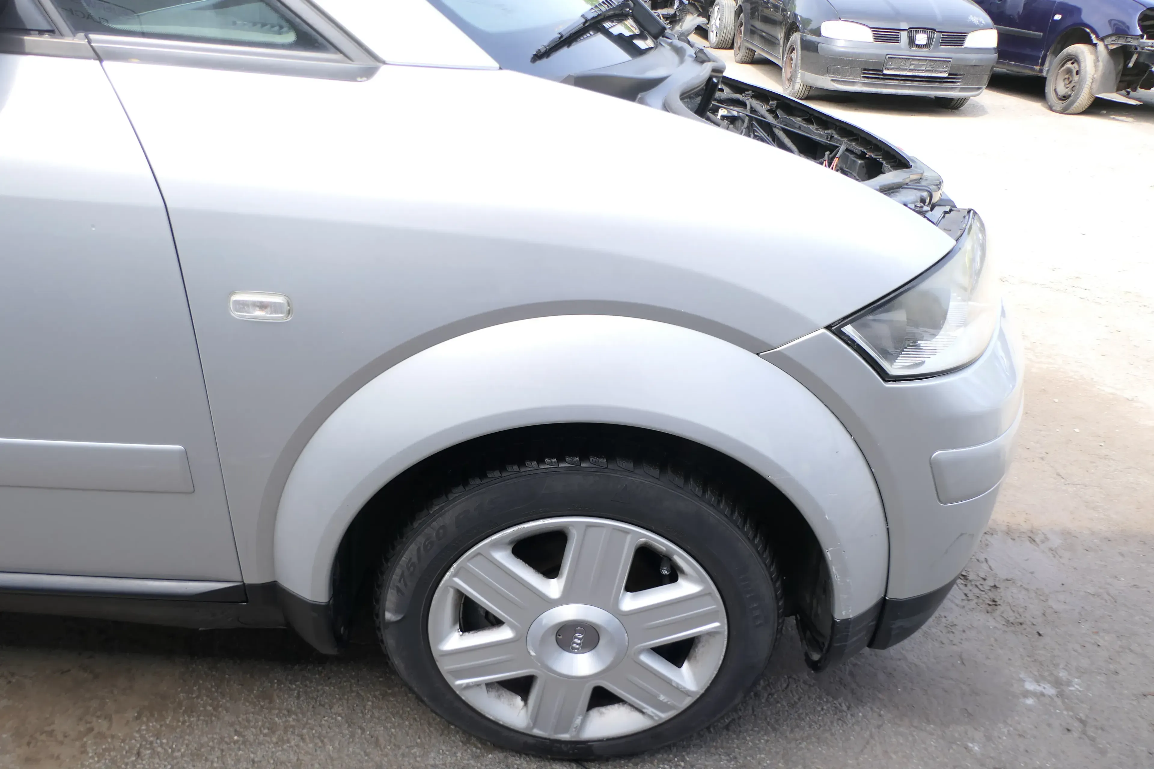 Audi A2 8Z Kotflügel vorne rechts silber LY7W - Bild 1