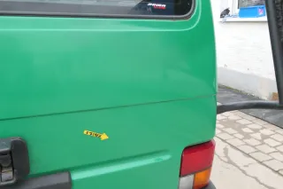VW T4 Transporter Heckklappe Klappe hinten Kofferraumklappe grün Polizei Scheibe - Bild 7