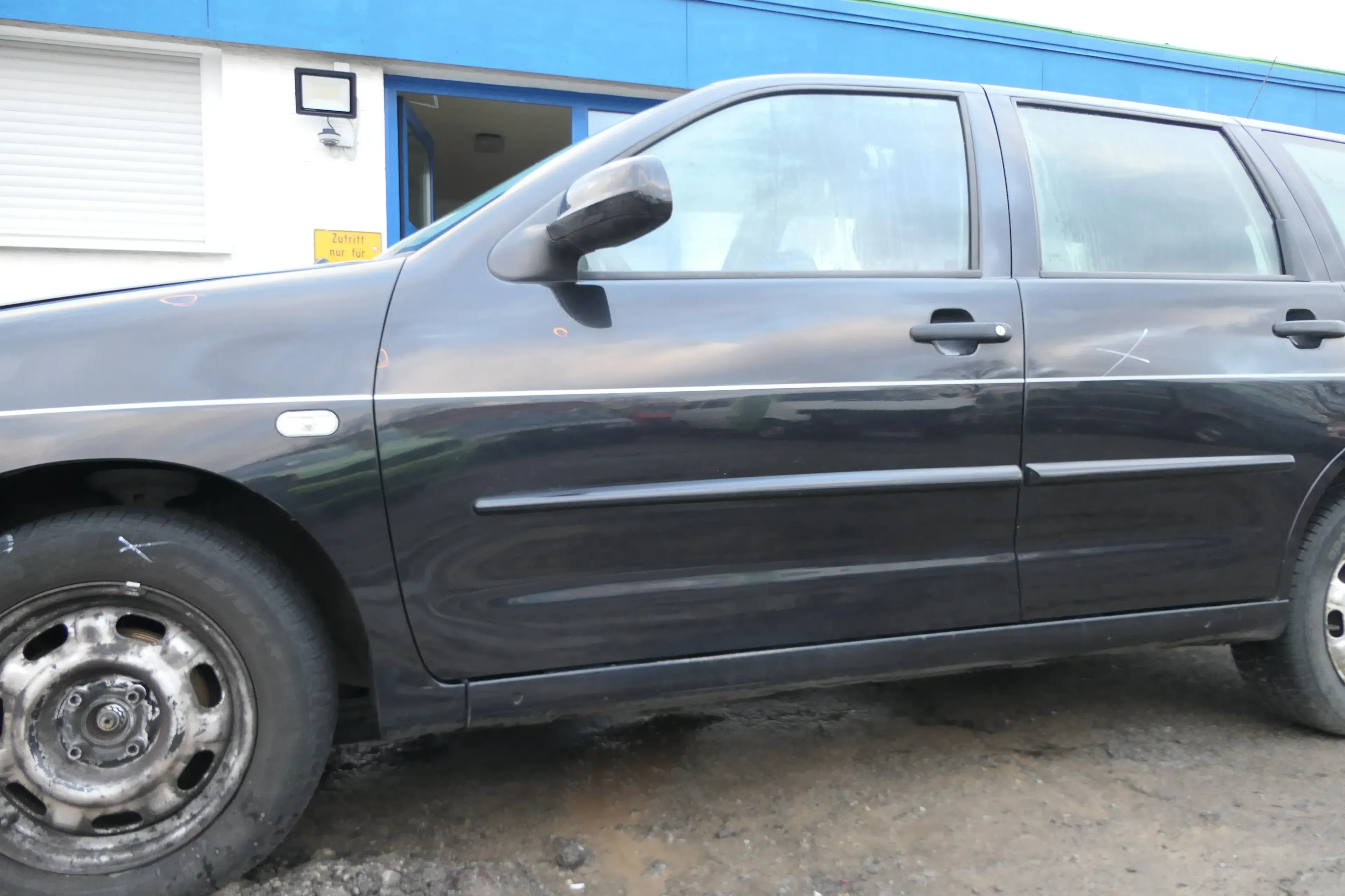 VW Polo Variant Kombi 6Kv oder Caddy 9Kv Tür vorne links schwarz LC9Z - Bild 1