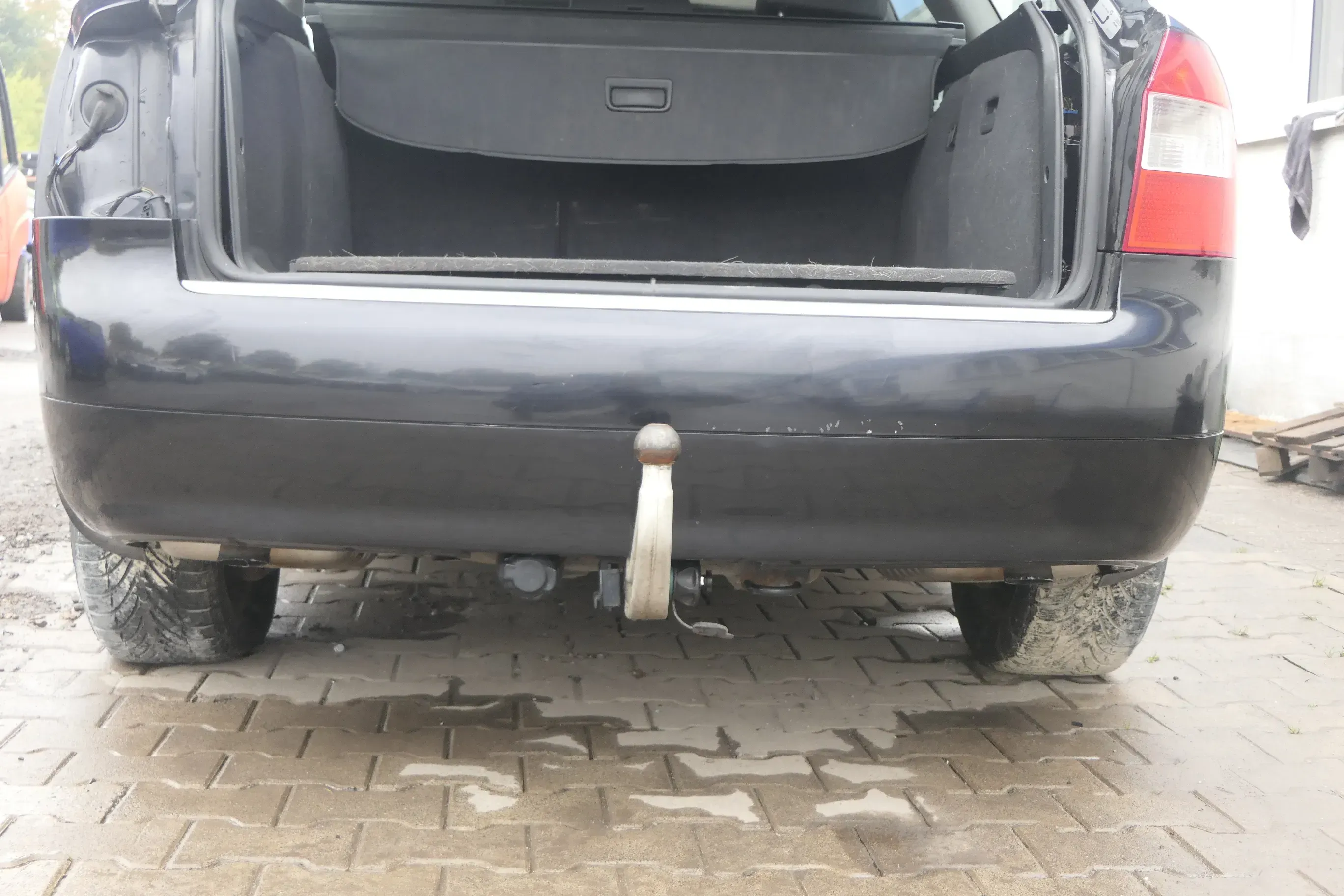 Audi A4 8E B6 Kombi Avant Stoßstange hinten mit Spoiler schwarz LZ9W - Bild 1