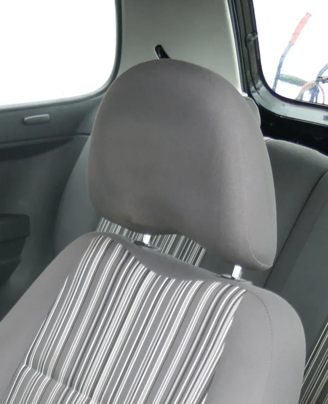 + VW Fox 5Z Kopfstütze vorne links oder rechts 5Z0881901AJ 5C7 - Bild 1