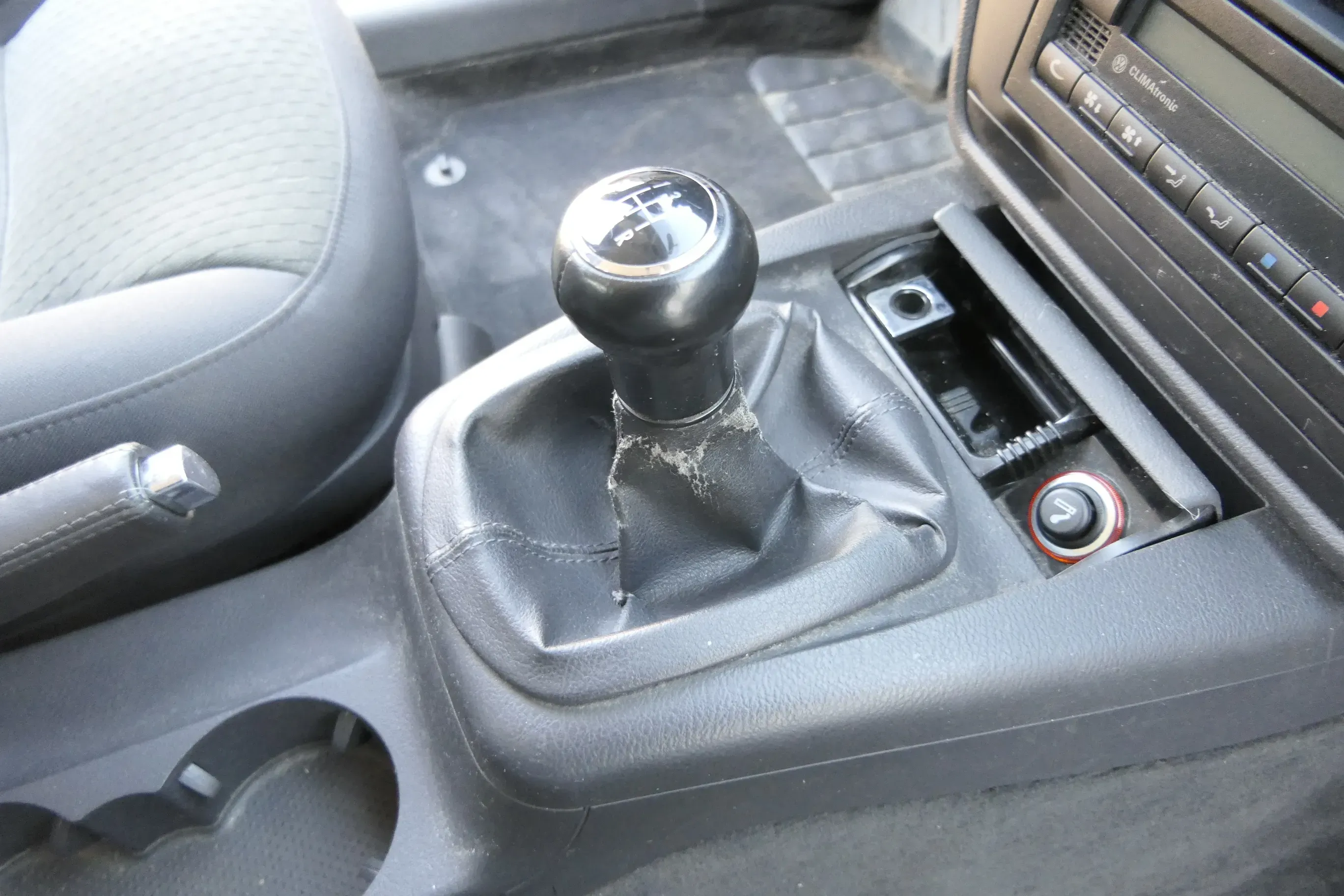 VW Passat 3B 3BG Schaltknauf Schaltsack Schaltung Schaltknüppel 5-Gang Leder - Bild 1