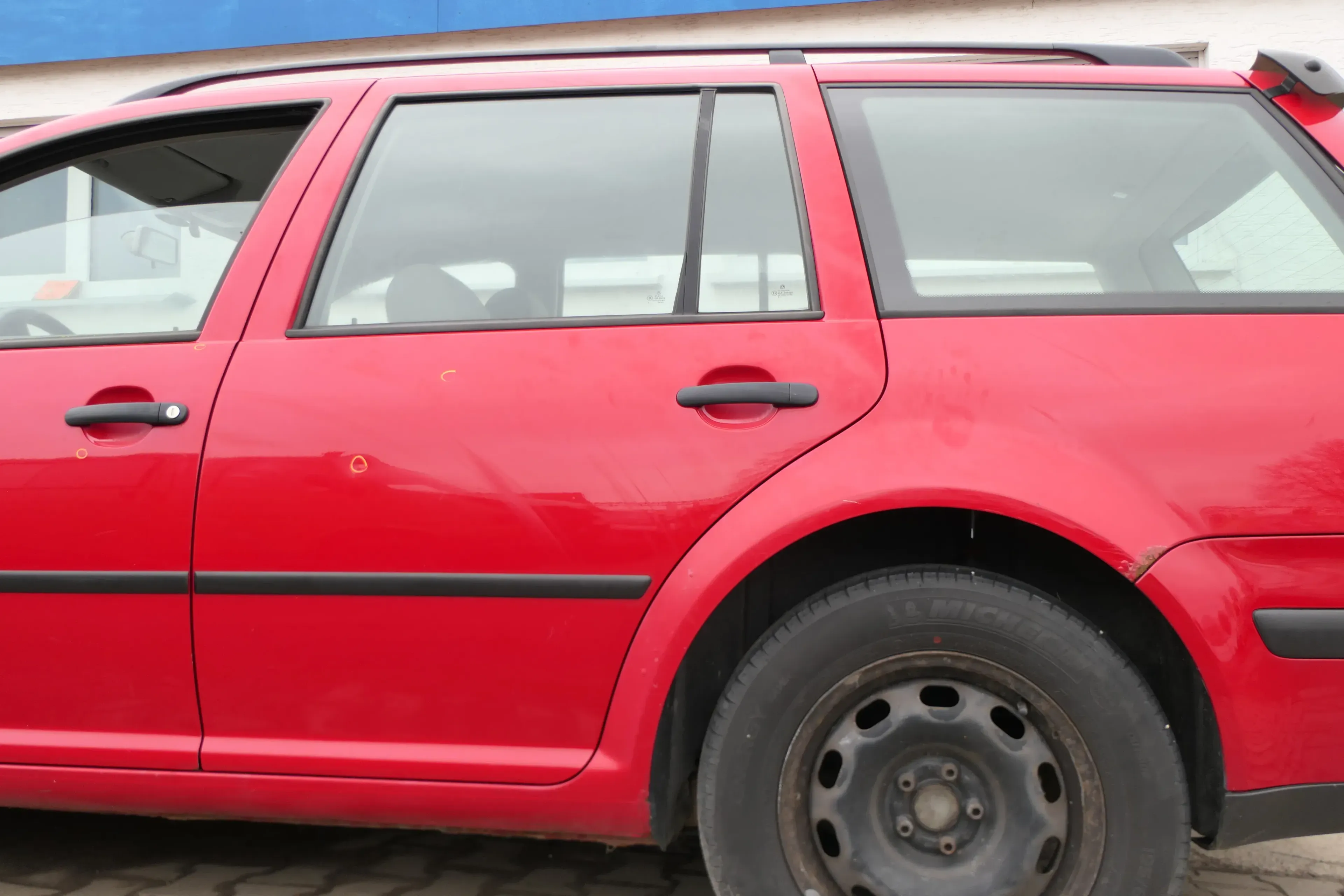 VW Golf 4 Bora Tür hinten links nur Kombi / Variant eot LY3D - ohne Anbauteil - Bild 1