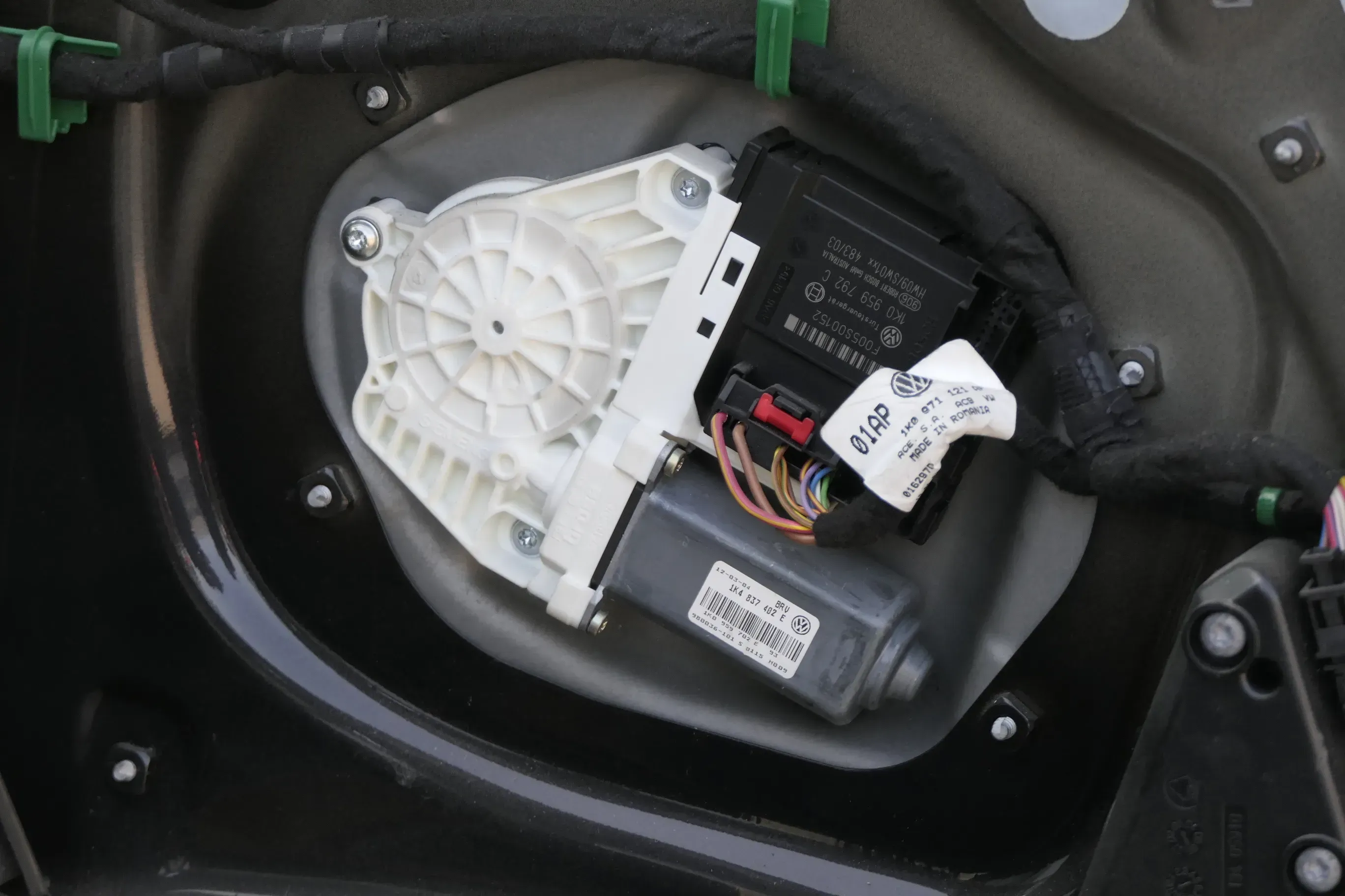 VW Golf 5 ektrischer Fensterheber Motor vorne rechts 1K0959702L 1K0959792c - Bild 1