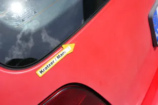 VW Polo 6N Heckklappe Klappe hinten Kofferraumklappe mit Scheibe rot LP3G - Bild 6