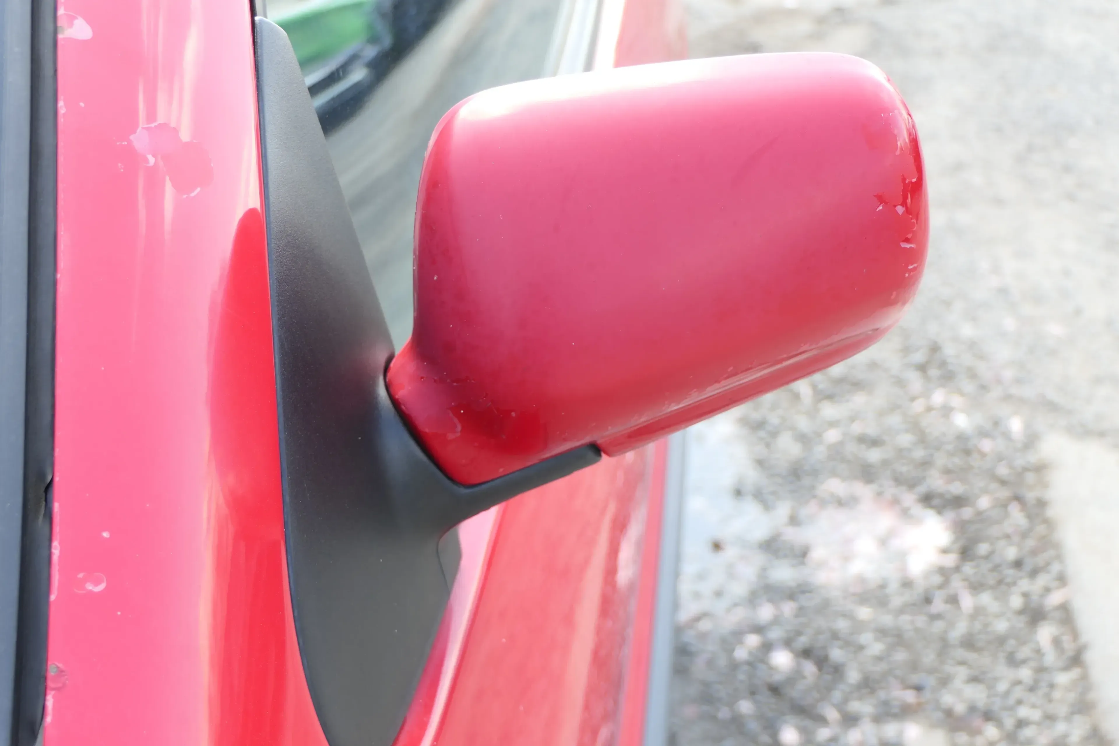VW Polo 6N manueller manuell Spiegel Außenspiegel links mit Glas rot LP3G - Bild 1