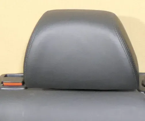 VW Passat 3B 3BG Kopfstütze Sitz Sitze hinten rechts oder links schwarz Leder - Bild 1