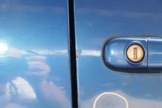 VW Polo 6N 6N2 Tür vorne rechts Beifahrertür 2/3-Türer blau LA5M ohne Anbauteile - Bild 2