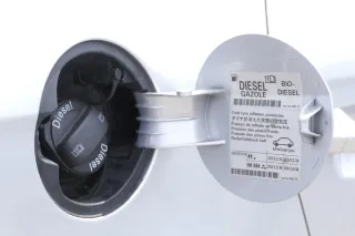 VW Passat 3C Kombi Tankdeckel Klappe Tankklappe Deckel Tank silber LA7W - Bild 2