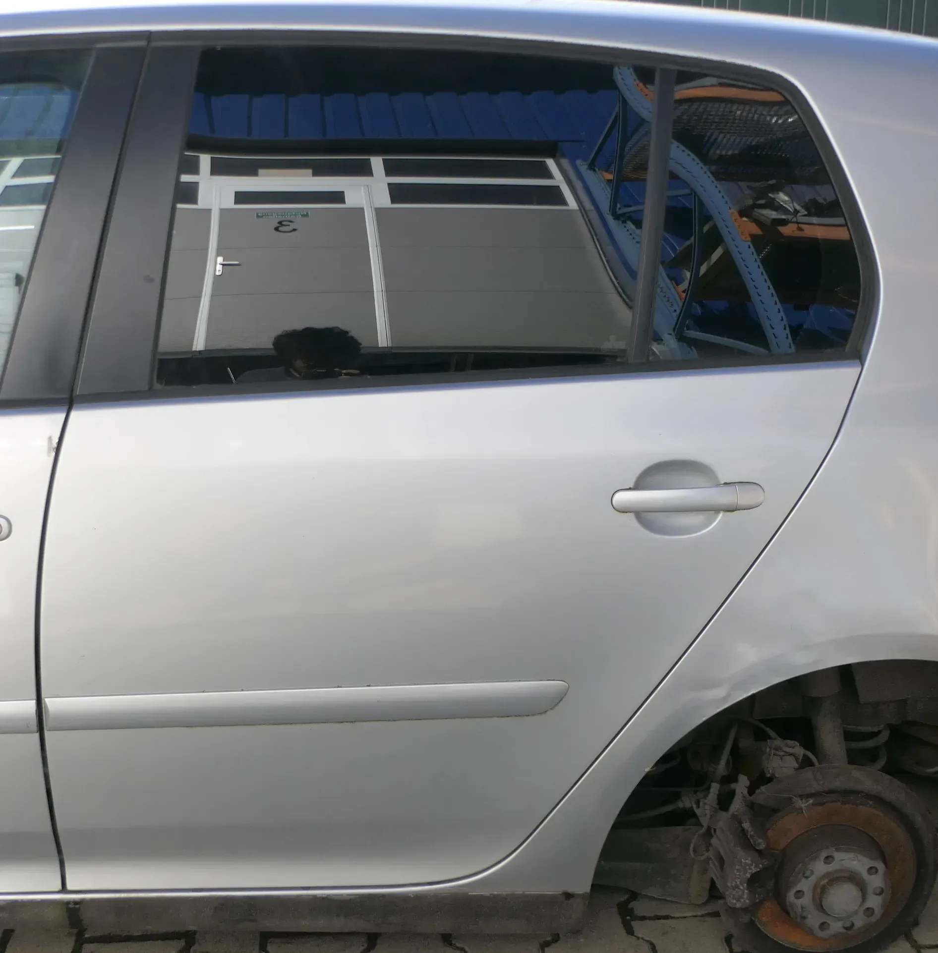 Golf 5 V 1K Tür Türrahmen hinten links 4/5-Türer grau silber LA7W -ohneAnbautei - Bild 1