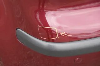 VW Polo 9N 9N3 Stoßstange Heckstoßstange hinten rot LC3R - Einparkhilfe PDC - Bild 2