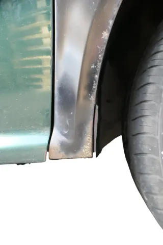 VW Golf 4 1J Kotflügel vorne rechts schwarz Rost - Bild 4