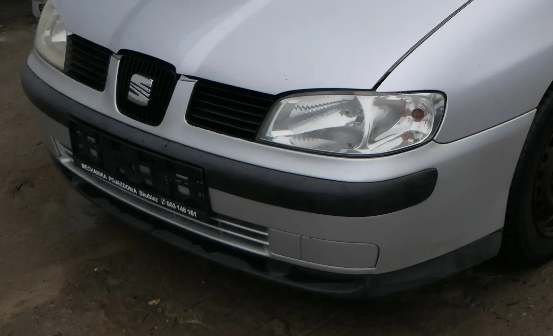 Seat Ibiza 6K Stoßstange Frontstoßstange vorne silber LS7N Facelift ab1999 Grill - Bild 1
