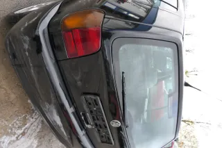 VW Polo 6N Heckklappe Klappe hinten Kofferraumklappe mit Scheibe schwarz LC9Z - Bild 4