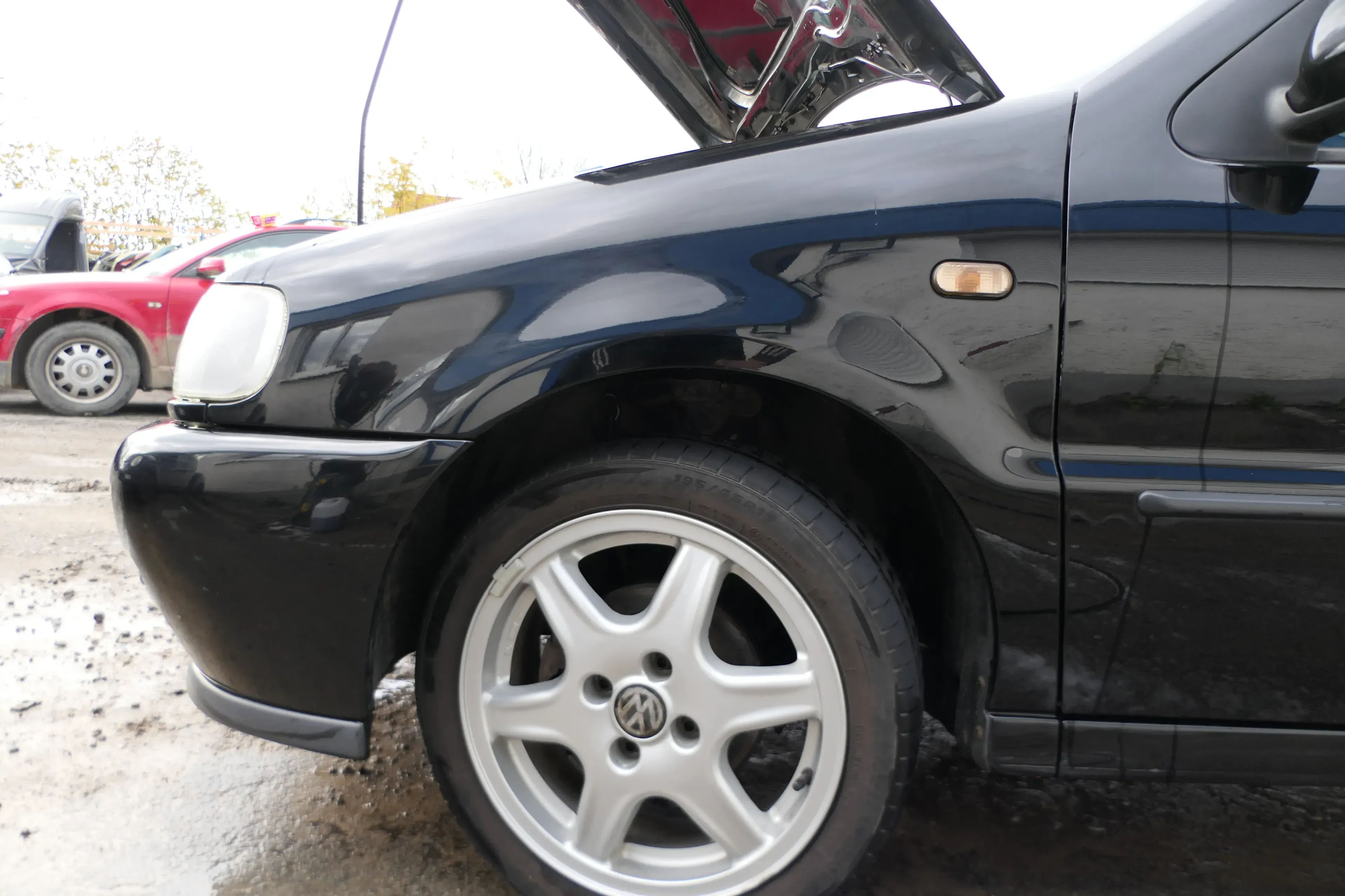 VW Polo 6N 6N1 Kotflügel vorne links schwarz L041 - Bild 1