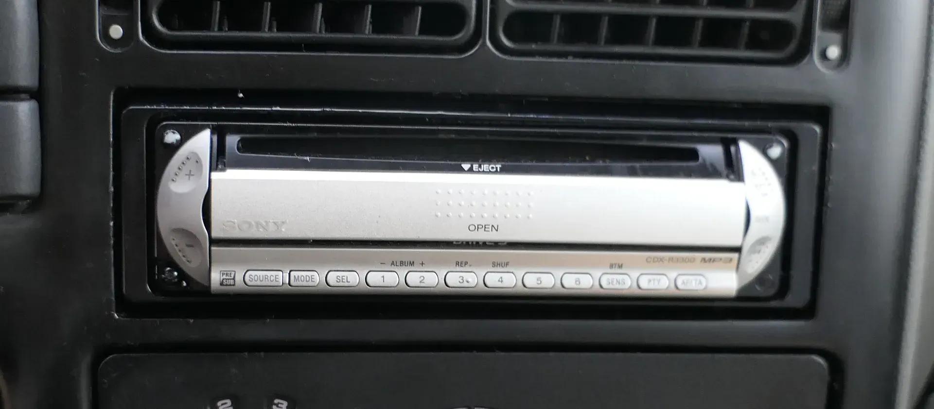 VW Golf 4 Bora T5 T4 Radio Sony CD USB CDX-R3300   MP3 - Bild 1