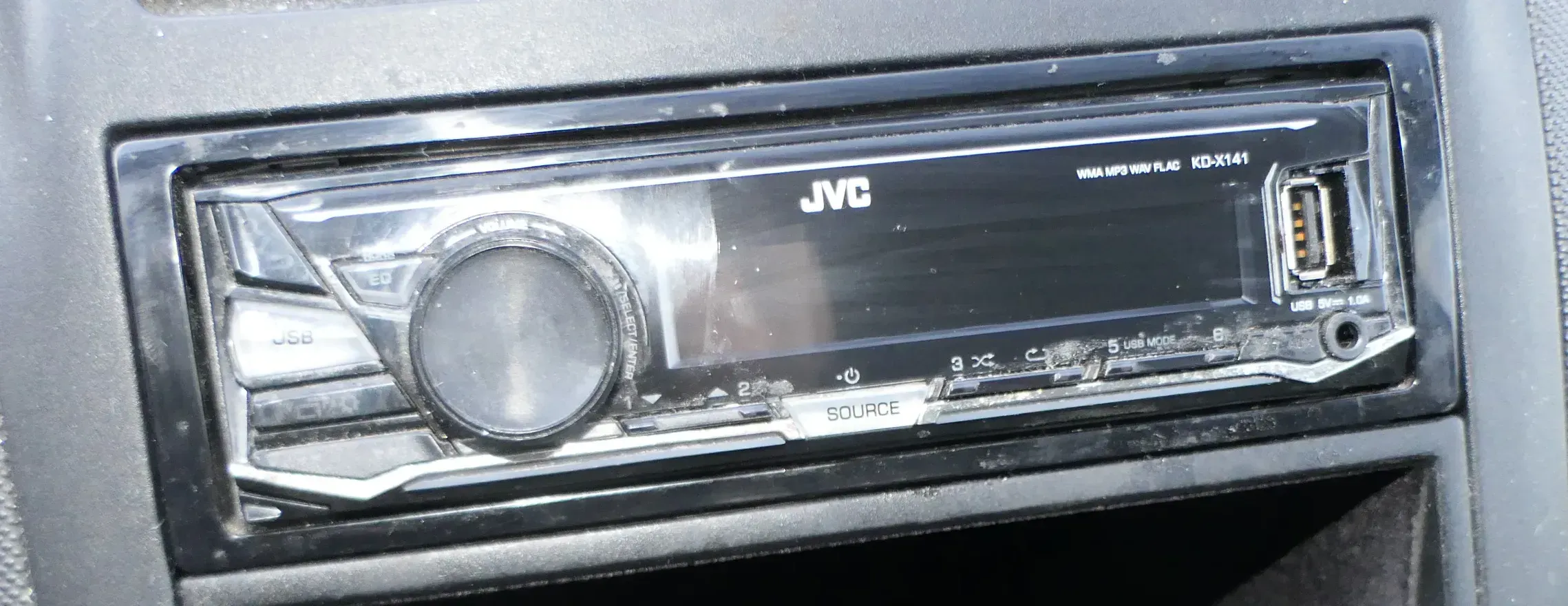 VW Golf 4 Bora T5 T4 Radio JVC KD-X141 MP3 WMA CD Player AUX - Bild 1