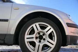 VW Passat 3B Kotflügel vorne rechts silber LB7Z grau - Bild 2