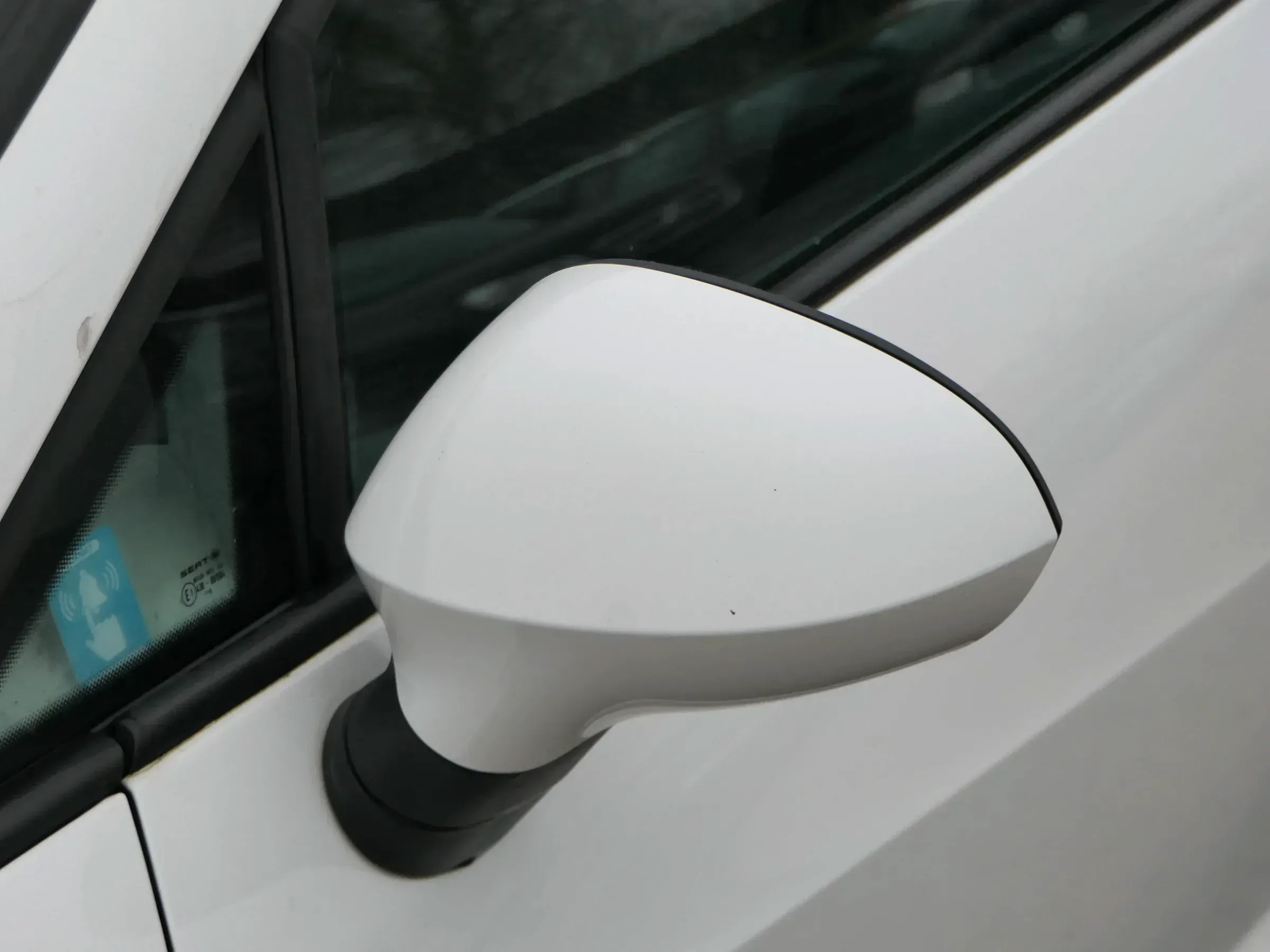 Seat Ibiza 6J elektrischer elektrisch Spiegel Außenspiegel links weiß LB9A - Bild 1
