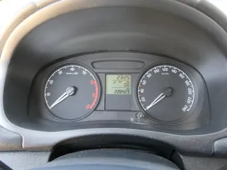 Skoda Fabia Roomster Tacho Tachometer Kombiinstrument 228.000km 5J0920801B - Bild 1