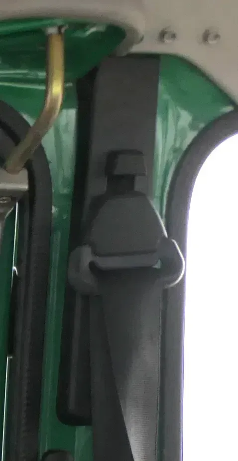 VW T4 Transporter Höhenverstellung für Gurt vorne rechts oder links passend - Bild 1
