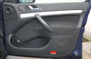 1x Octavia 1Z Türverkleidung Verkleidung Tür vorne rechts schwarz onyx Türgriff - Bild 1
