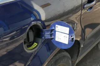 VW Passat 3BG 3B6 Kombi Tankdeckel Klappe Tankklappe Deckel Tank blau LD5Q - Bild 1
