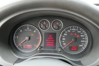 Audi A3 8P Tacho Tachometer Kombiinstrument 8P0920931E 1.9 Diesel TDI 262.000km - Bild 1