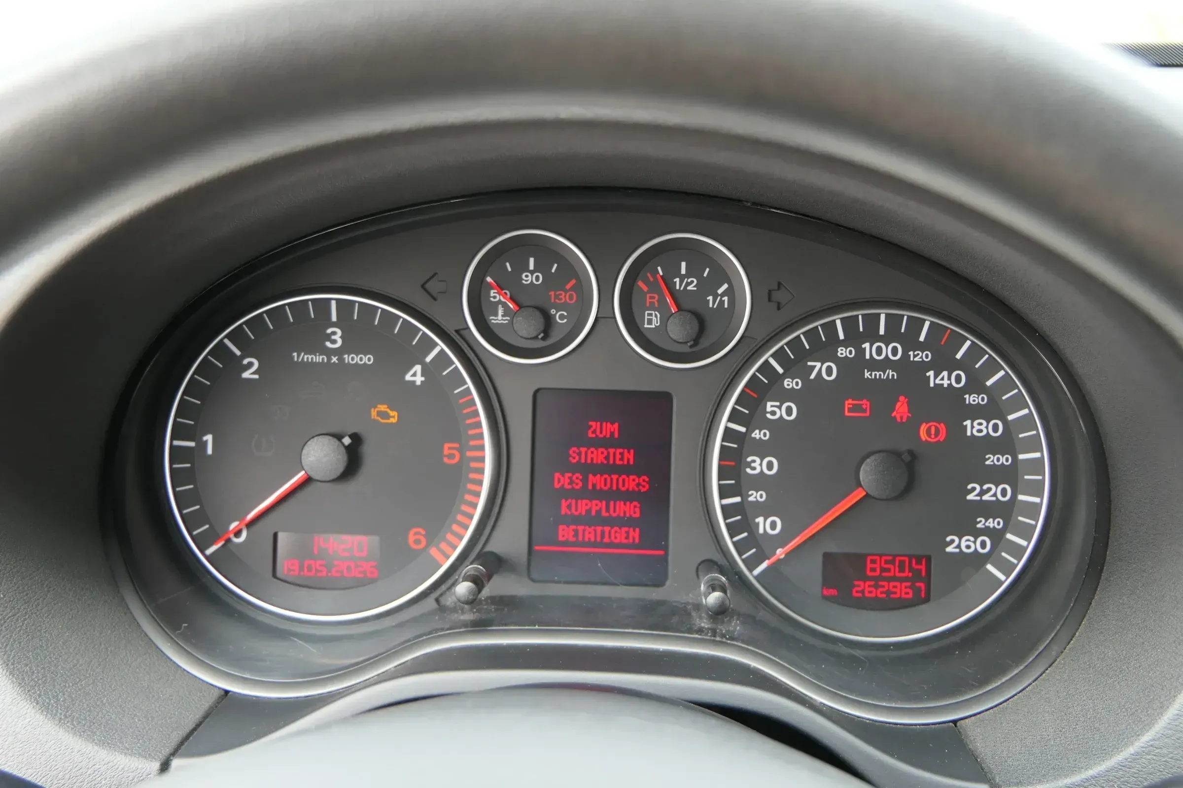 Audi A3 8P Tacho Tachometer Kombiinstrument 8P0920931E 1.9 Diesel TDI 262.000km - Bild 1