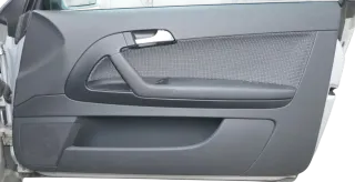 Audi A3 8P Türverkleidung Verkleidung Tür vorne rechts schwarz 2/3-Türer Griff - Bild 1
