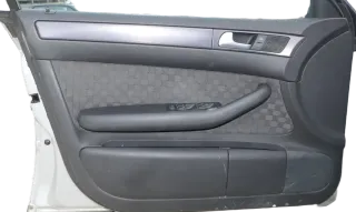 1x A6 4B Türverkleidung Verkleidung Tür vorne links schwarz Griff Hebel Abdeckun - Bild 1