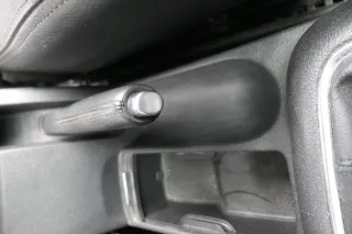 VW Golf 5 1K Plus Handbremse Feststellbremse Handbremshebel schwarz Leder Nähte - Bild 2
