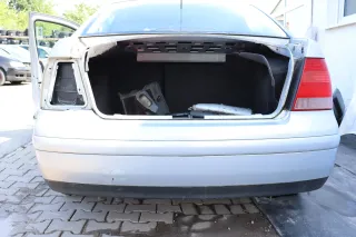 VW Bora Limousine Stoßstange hinten Heckstoßstange silber grau LB7Z - Bild 1