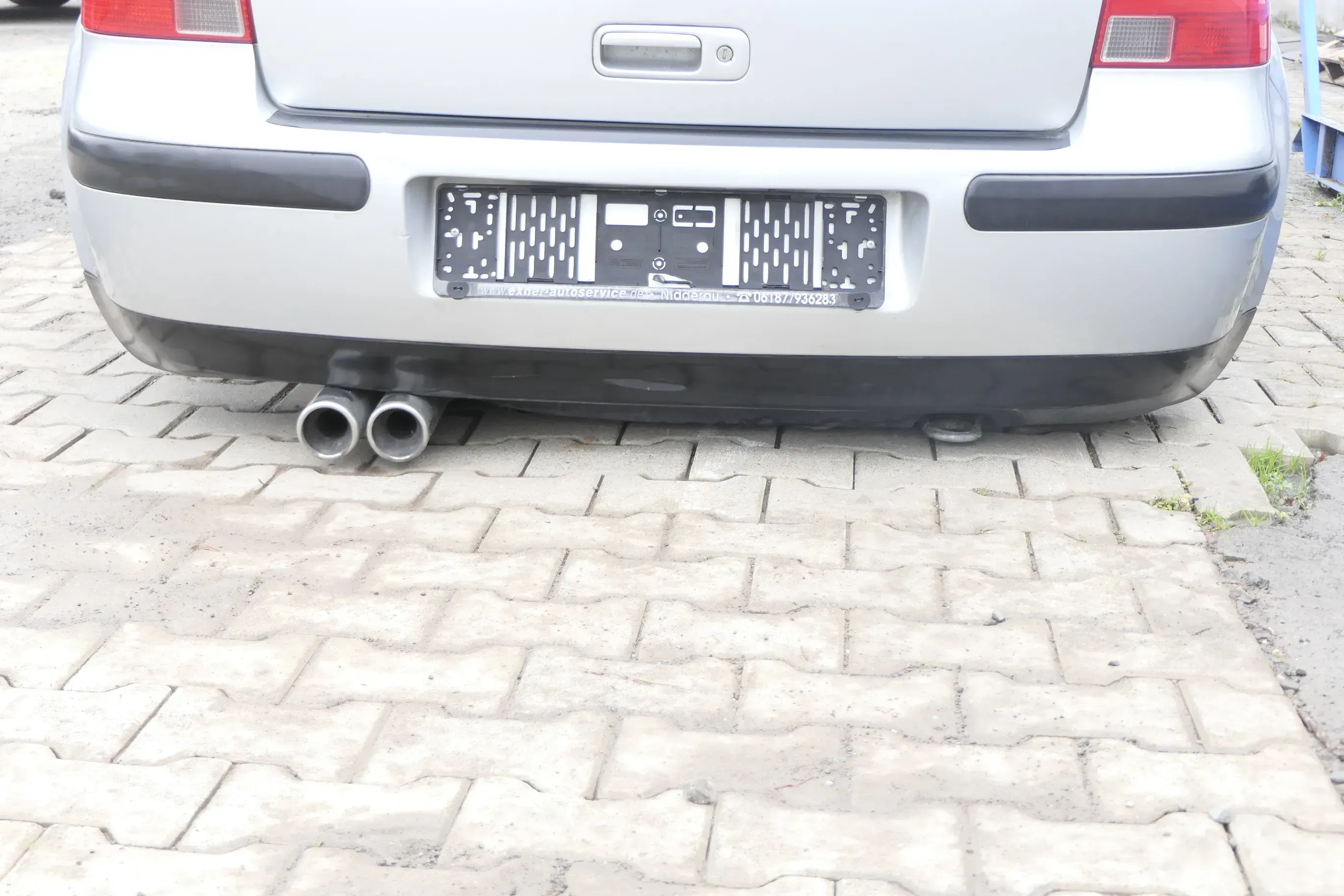 VW Golf 4 Limousine Stoßstange hinten Heckstoßstange Stoßfänger silber grau LA7W - Bild 1